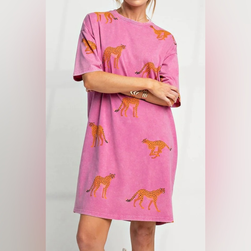 Easel Cheetah Print T Shirt Dress in Magenta